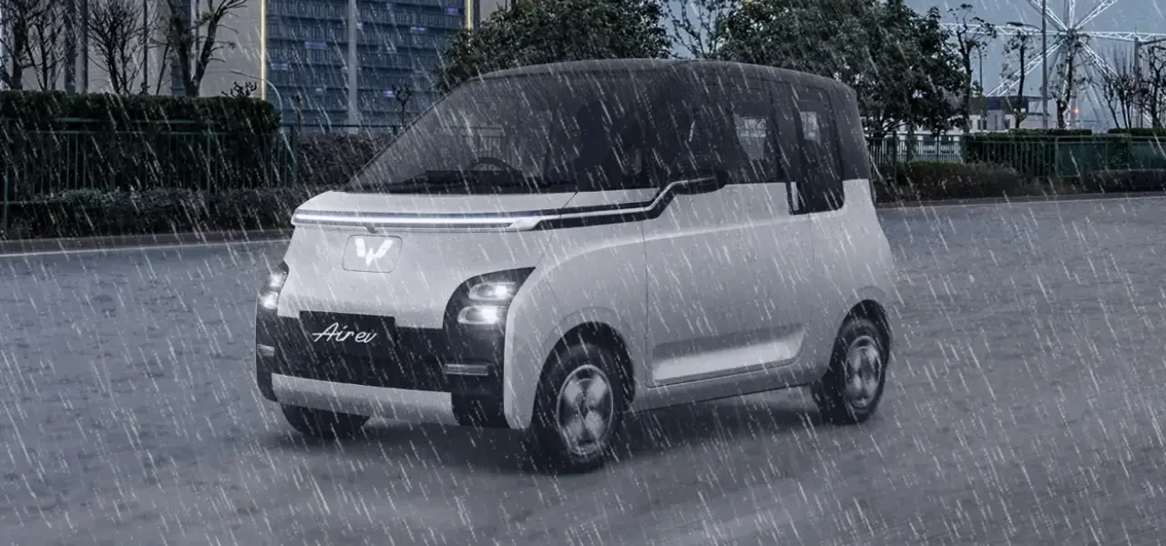 Mengemudikan Mobil Listrik di Tengah Hujan Petir, Aman? | Berita